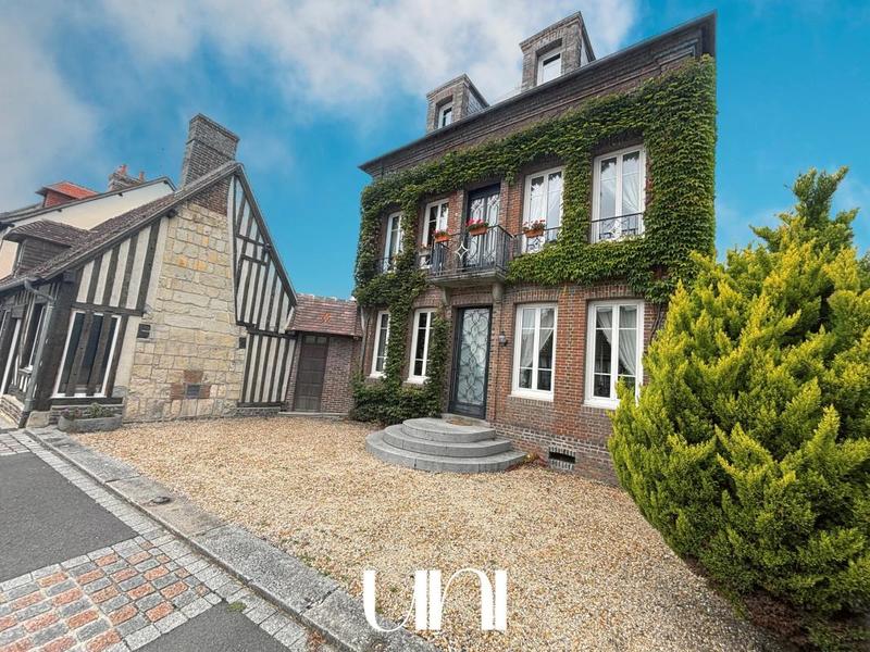 Maison de maîtres - 260 m² - 8 pièces