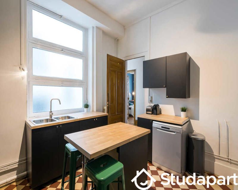 Chambre - 250 m² - 1 pièce