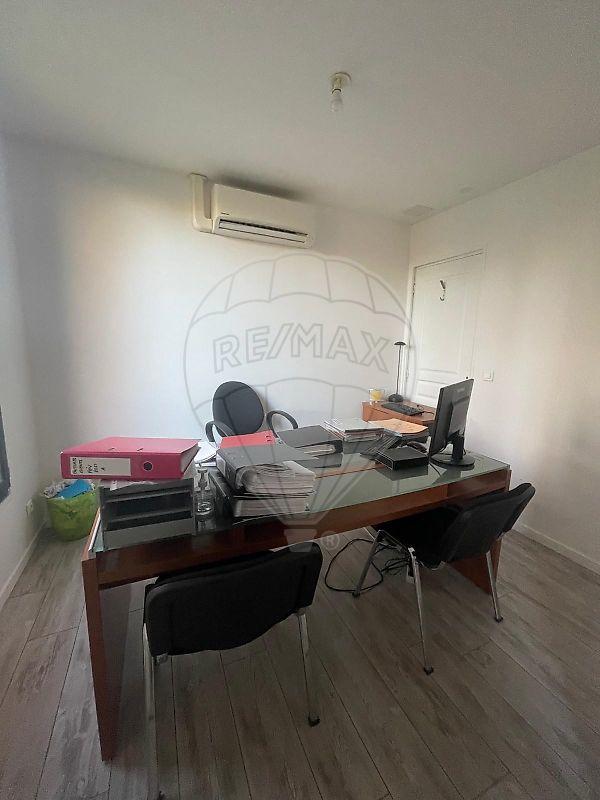 Local commercial - 437 m² - 10 pièces