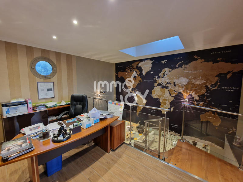 Villa - 268 m² - 7 pièces