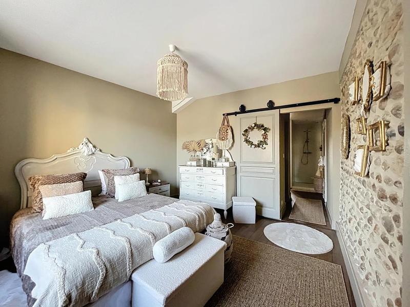 Maison - 310 m² - 11 pièces