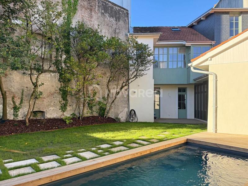 Maison de ville - 247 m² - 7 pièces