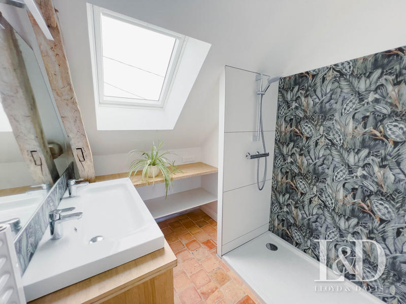 Maison - 205 m² - 12 pièces