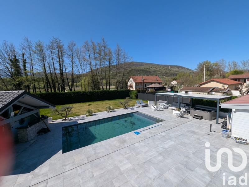 Maison - 249 m² - 6 pièces