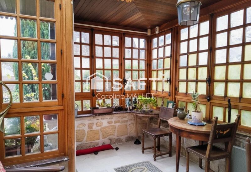 Propriété - 241 m² - 8 pièces