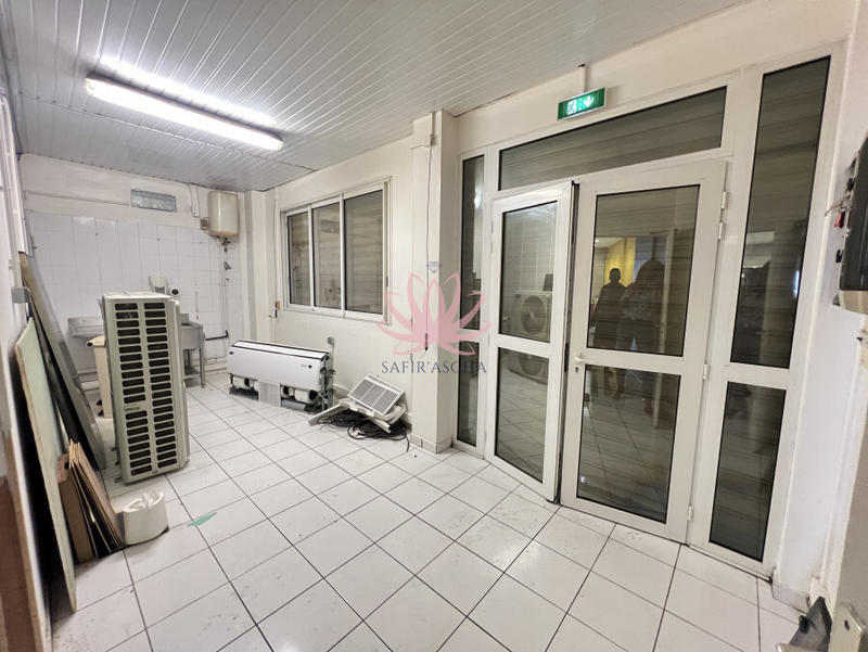 Local commercial - 156 m² - 2 pièces