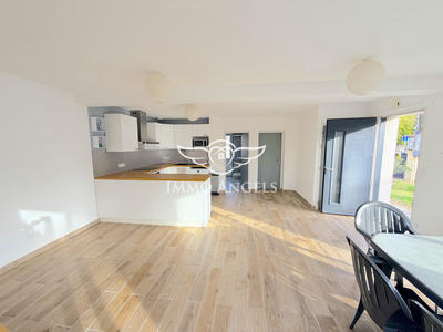 Maison traditionnelle - 79 m² - 4 pièces