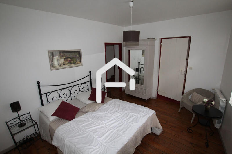 Maison - 840 m² - 22 pièces