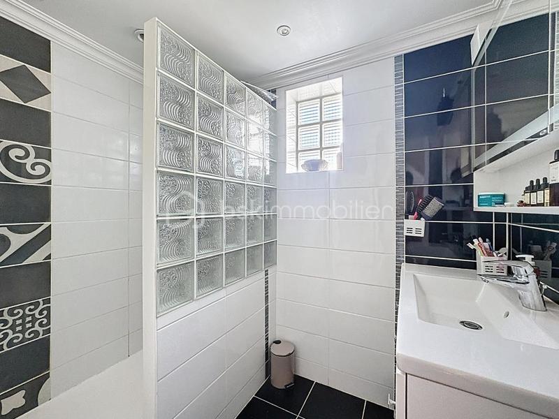 Maison traditionnelle - 143 m² - 8 pièces