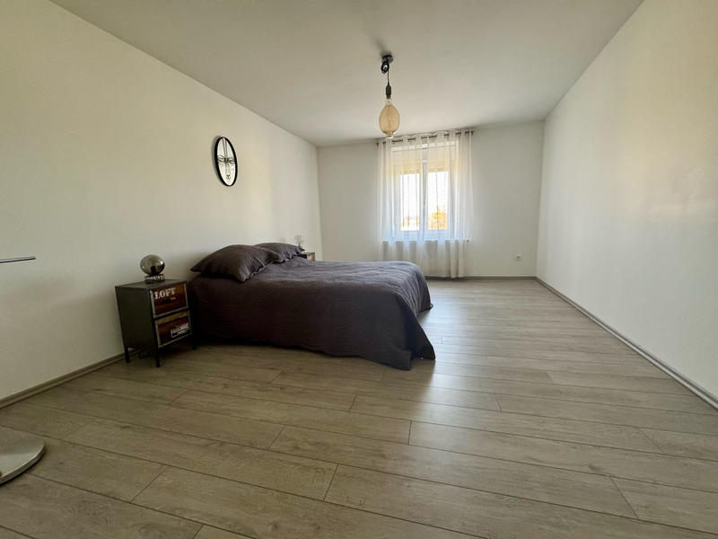 Maison - 220 m² - 8 pièces