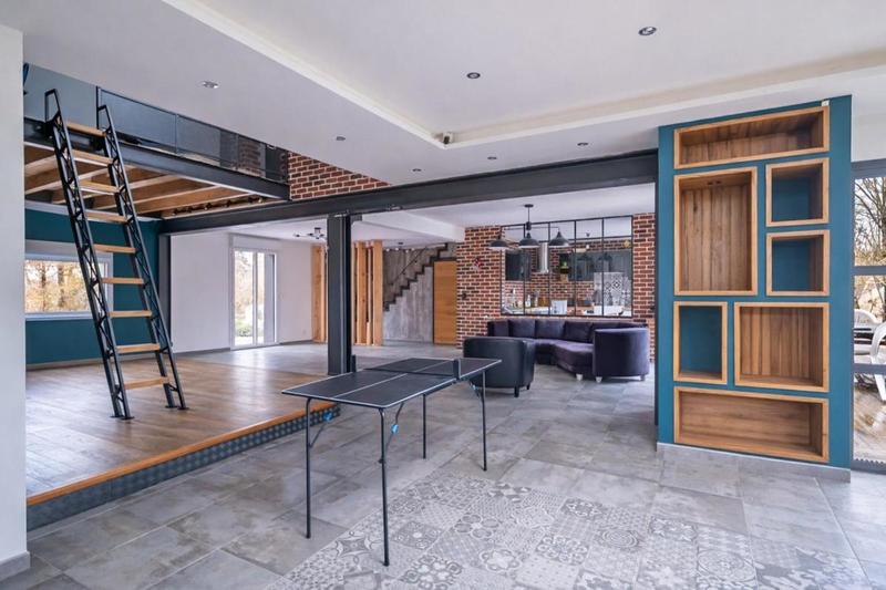 Maison - 230 m² - 8 pièces