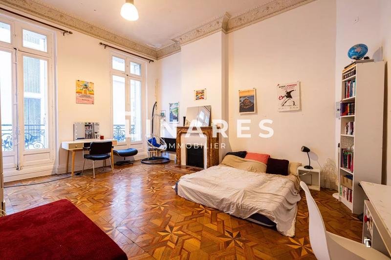 Appartement - 189 m² - 6 pièces