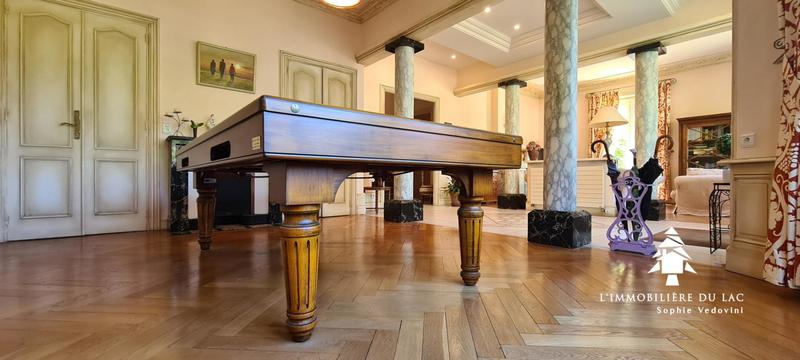 Maison - 299 m² - 14 pièces