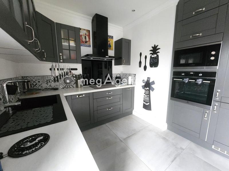 Maison - 180 m² - 5 pièces