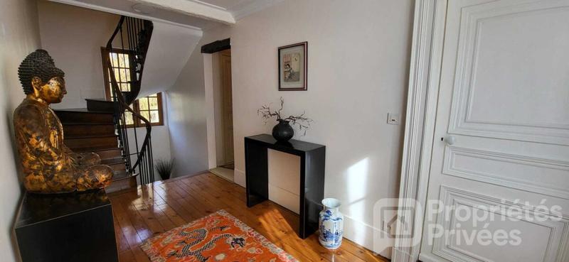 Maison - 331 m² - 11 pièces