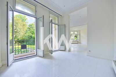 Appartement - 246 m² - 7 pièces