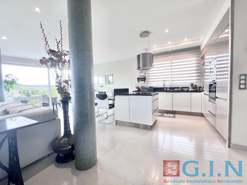 Propriété - 190 m² - 6 pièces