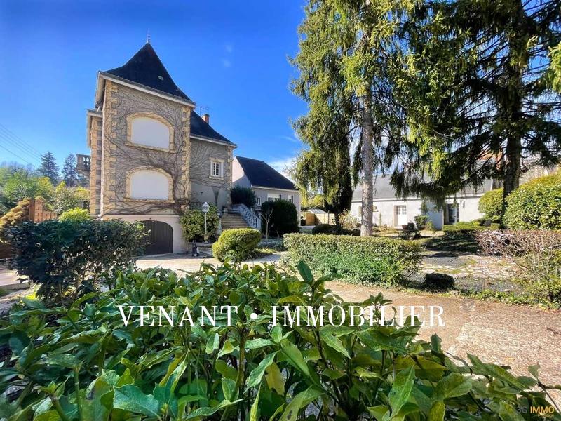 Maison de domaine - 354 m² - 12 pièces