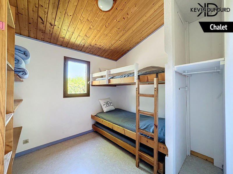 Maison - 1 000 m² - 40 pièces