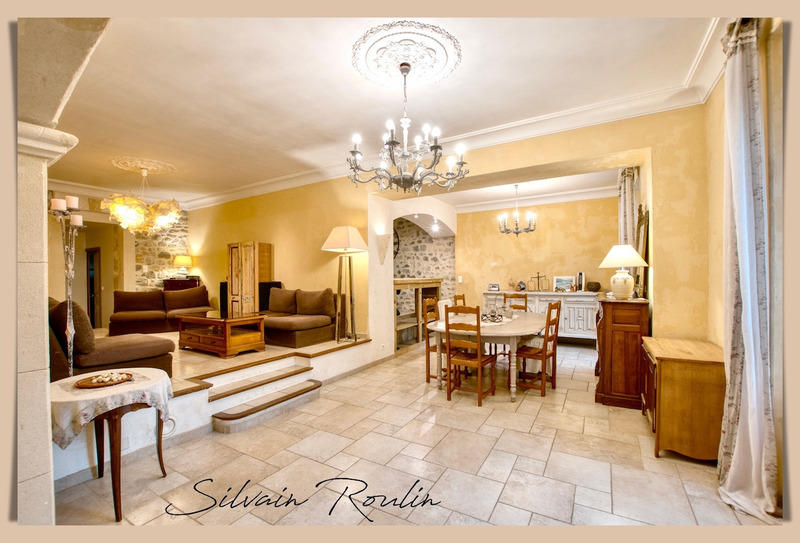 Maison - 320 m² - 8 pièces