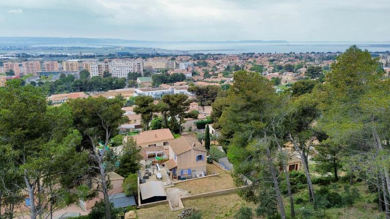 Propriété - 136 m² - 6 pièces