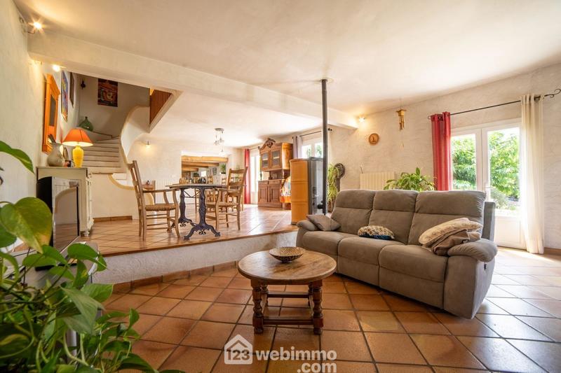 Maison - 245 m² - 9 pièces