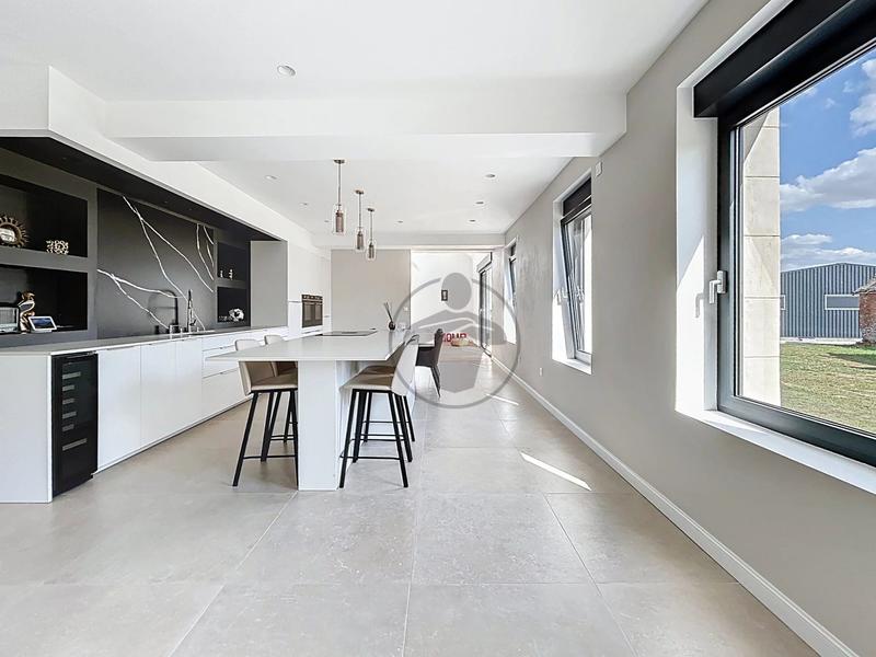 Maison - 183 m² - 6 pièces