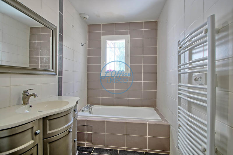 Maison - 102 m² - 5 pièces