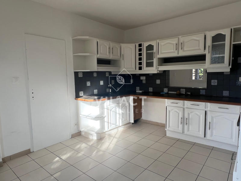 Maison - 222 m² - 7 pièces