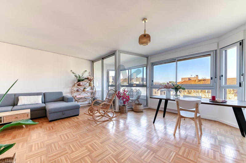 Appartement - 99 m² - 4 pièces