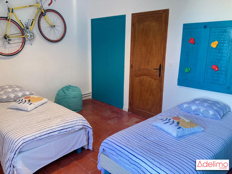 Mas - 418 m² - 18 pièces