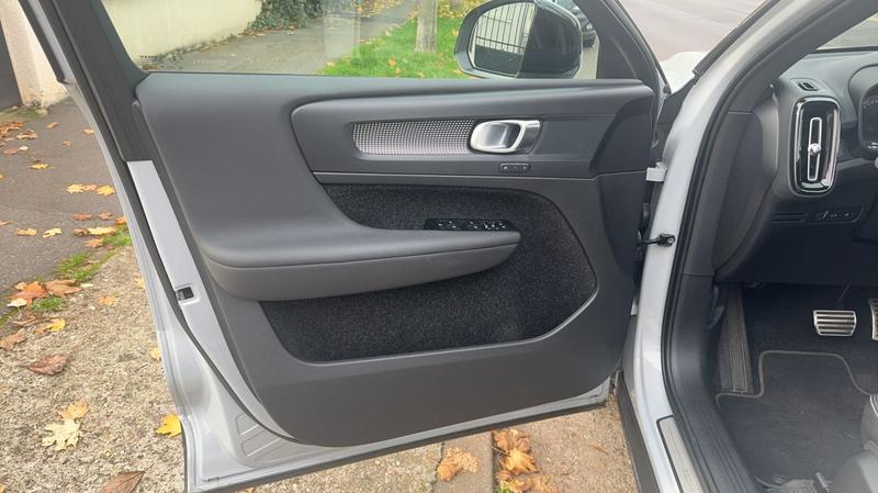 Volvo Xc40 1.5 T5 262 Hybrid Dct7 R-Design - Automatique Toit ouvrant