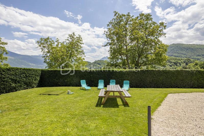 Propriété - 324 m² - 13 pièces