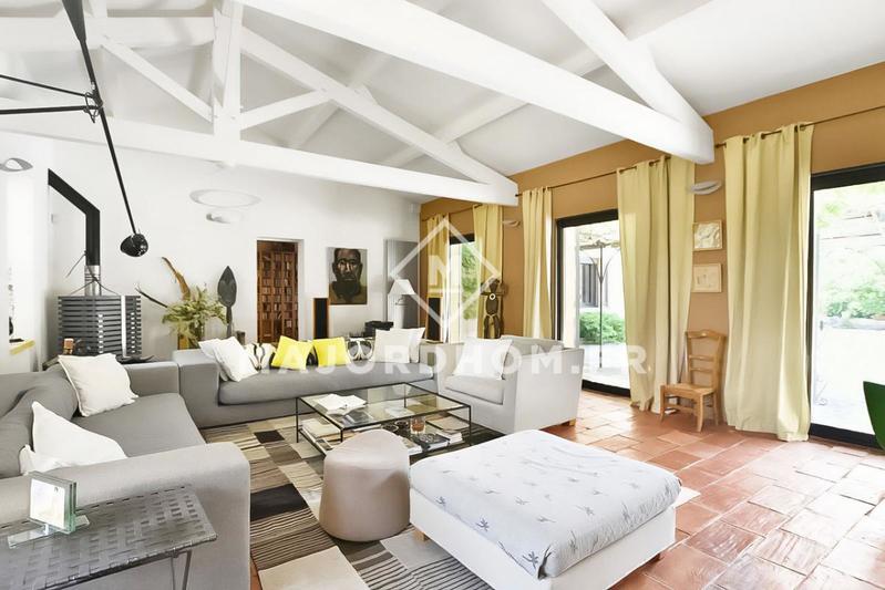 Maison - 215 m² - 7 pièces