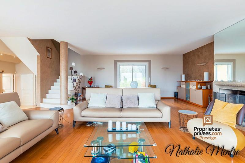 Maison - 250 m² - 7 pièces