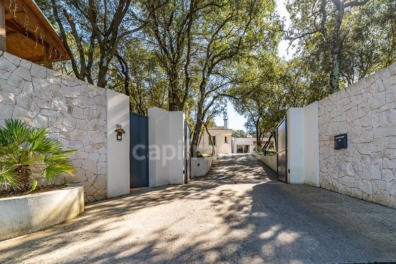 Maison - 330 m² - 9 pièces