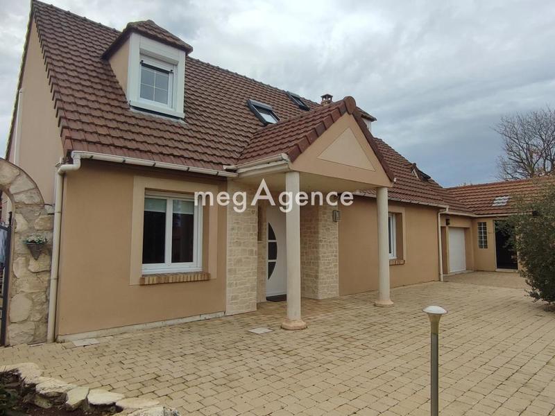 Maison - 203 m² - 10 pièces