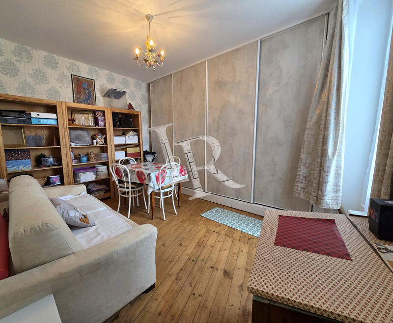 Maison - 303 m² - 9 pièces