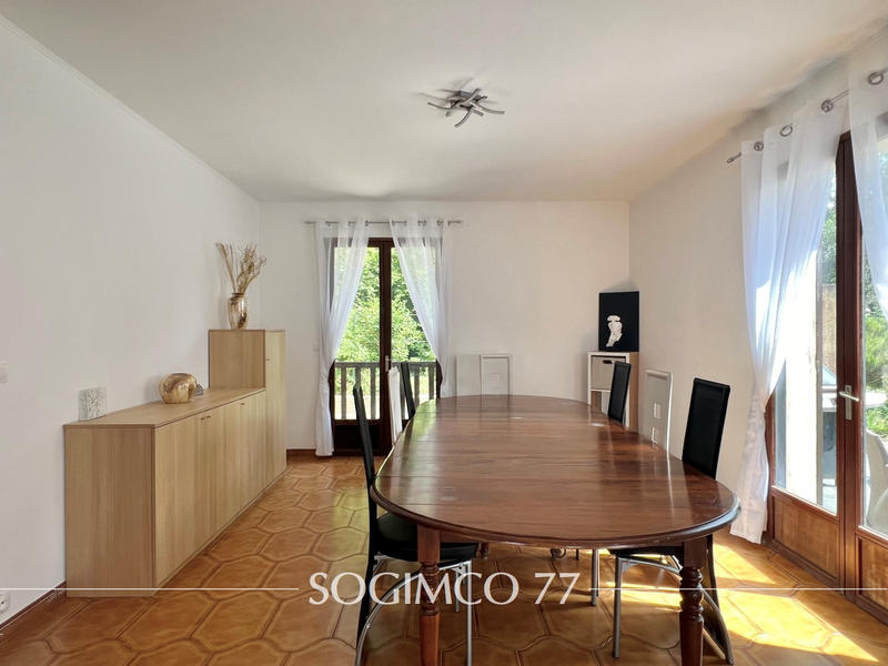 Maison - 183 m² - 8 pièces