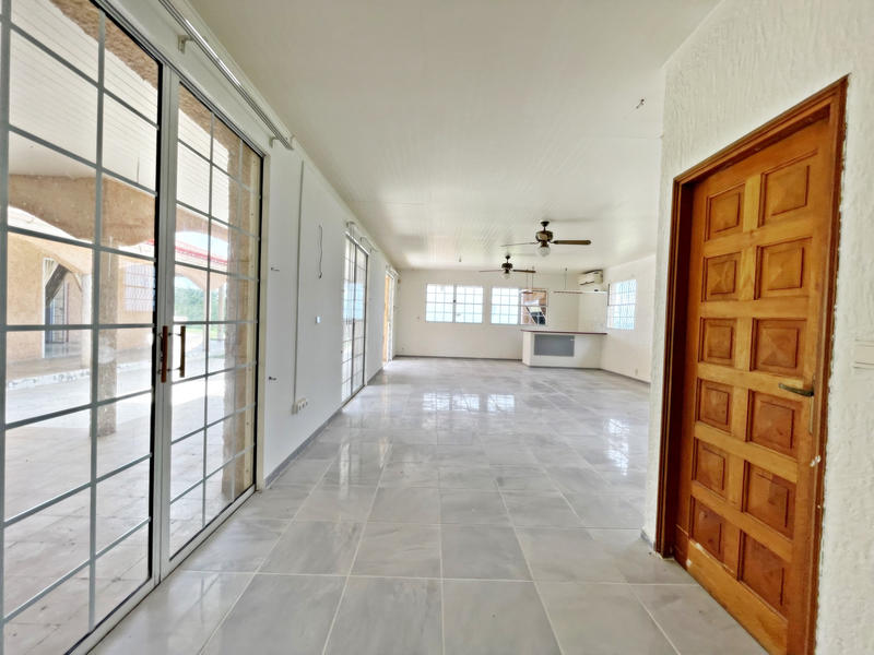 Maison - 317 m² - 8 pièces