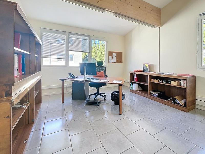 Bureau - 143 m²