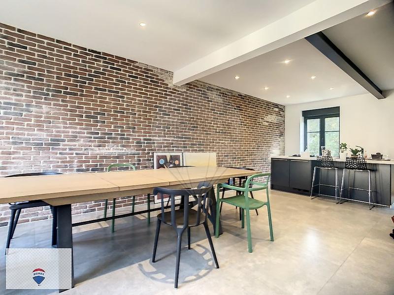 Maison - 202 m² - 9 pièces