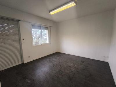 Local commercial - 250 m² - 4 pièces