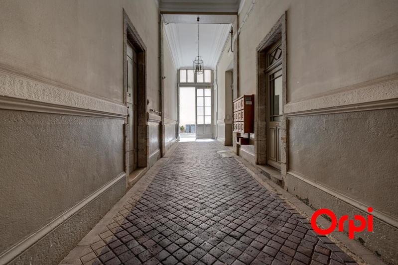 Appartement - 83 m² - 2 pièces