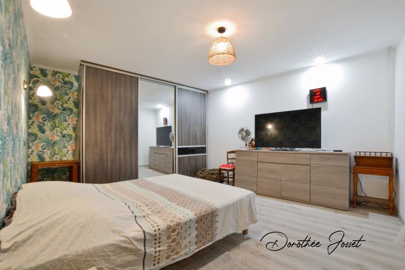 Maison - 335 m² - 9 pièces