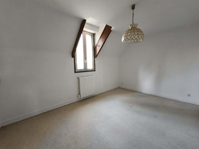 Maison - 110 m² - 8 pièces