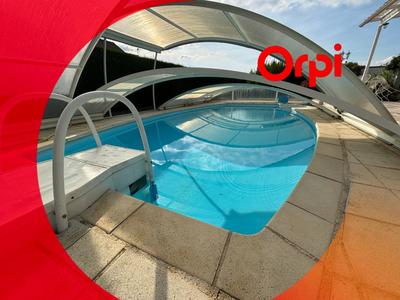 Maison - 220 m² - 6 pièces