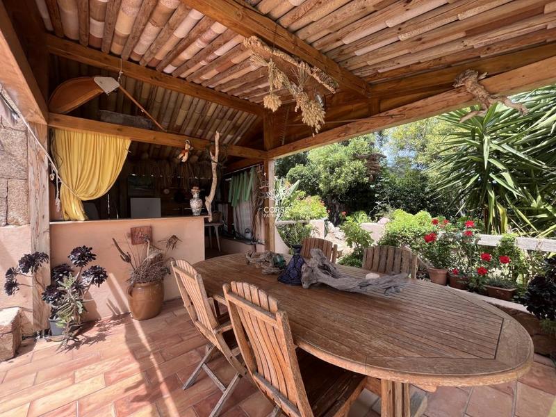 Maison - 250 m² - 9 pièces