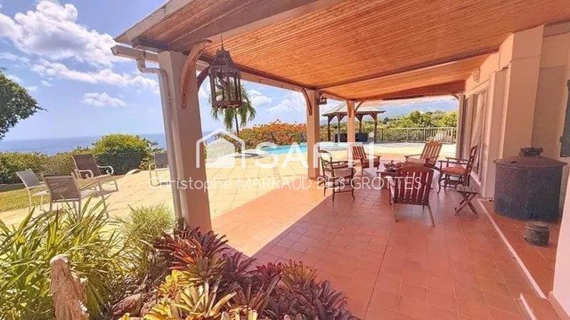 Maison - 221 m² - 7 pièces