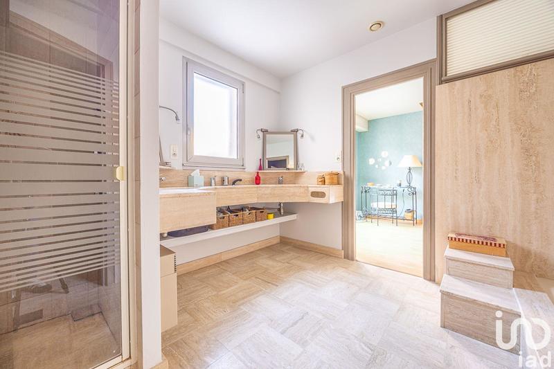 Maison - 205 m² - 6 pièces